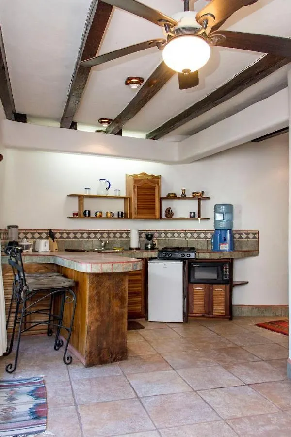 One Bedroom Apt In The Heart Of Playa Only One Block To The Beach! بلايا ديل كارمن