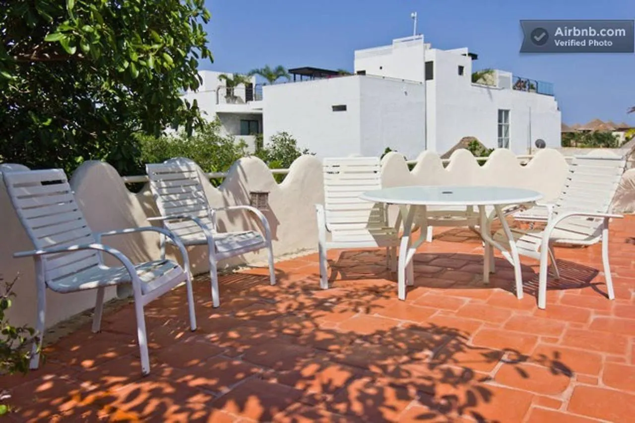 One Bedroom Apt In The Heart Of Playa Only One Block To The Beach! Playa del Carmen